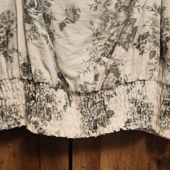 White Puff-Sleeve Floral Tie-Front Cropped Blouse - Picture 6 of 6